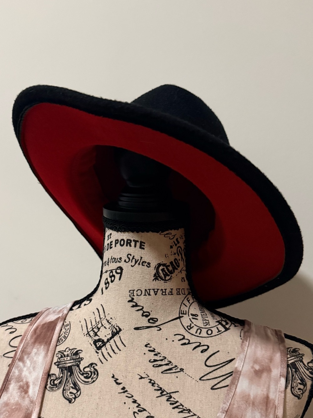 Classic Wide-Brim Two-toned Fedora Hat in Black and Red